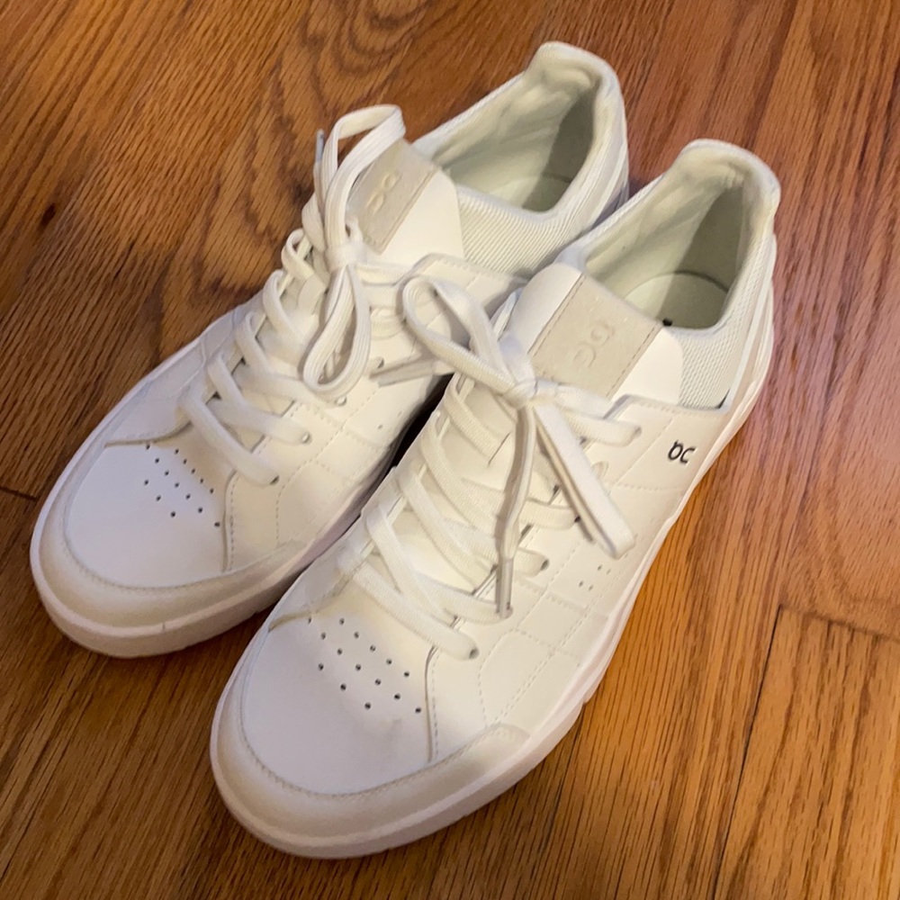The Roger white sneakers